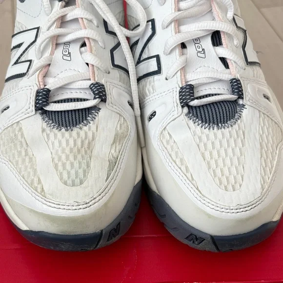 New Balance White and Navy Sneakers size 7 - Picture 3 of 8